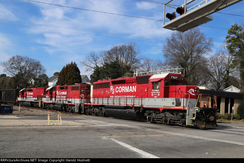 RFCC 7107 leads train RF01 into Glenwood Yard